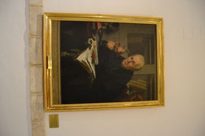 Retrato de un hombre con tijeras y una flor — José Celestino Mutis