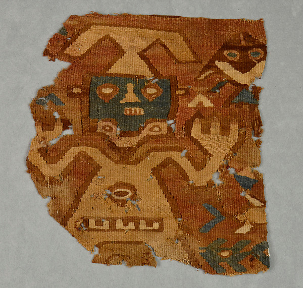 Tapestry Fragment with Plumed Figure — Anónimo chimú