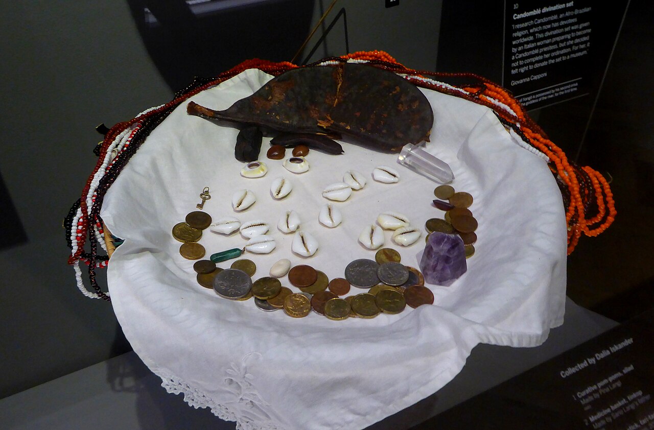 Conjunto de adivinación del Candomblé en el Museo Horniman