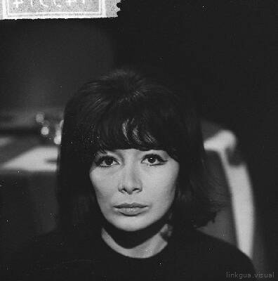 Juliette Greco voor het programma \'Domino\' in de Cinebone Studio in Duivendrecht