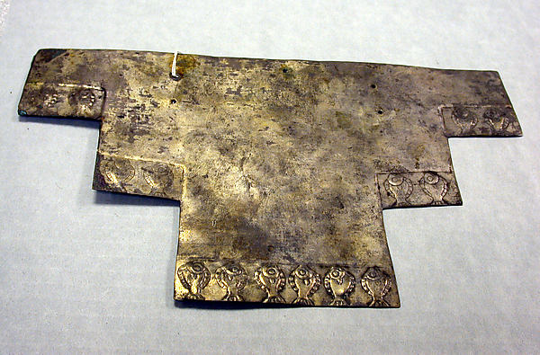 Ornament Plaque with Fish Motif — Anónimo chimú