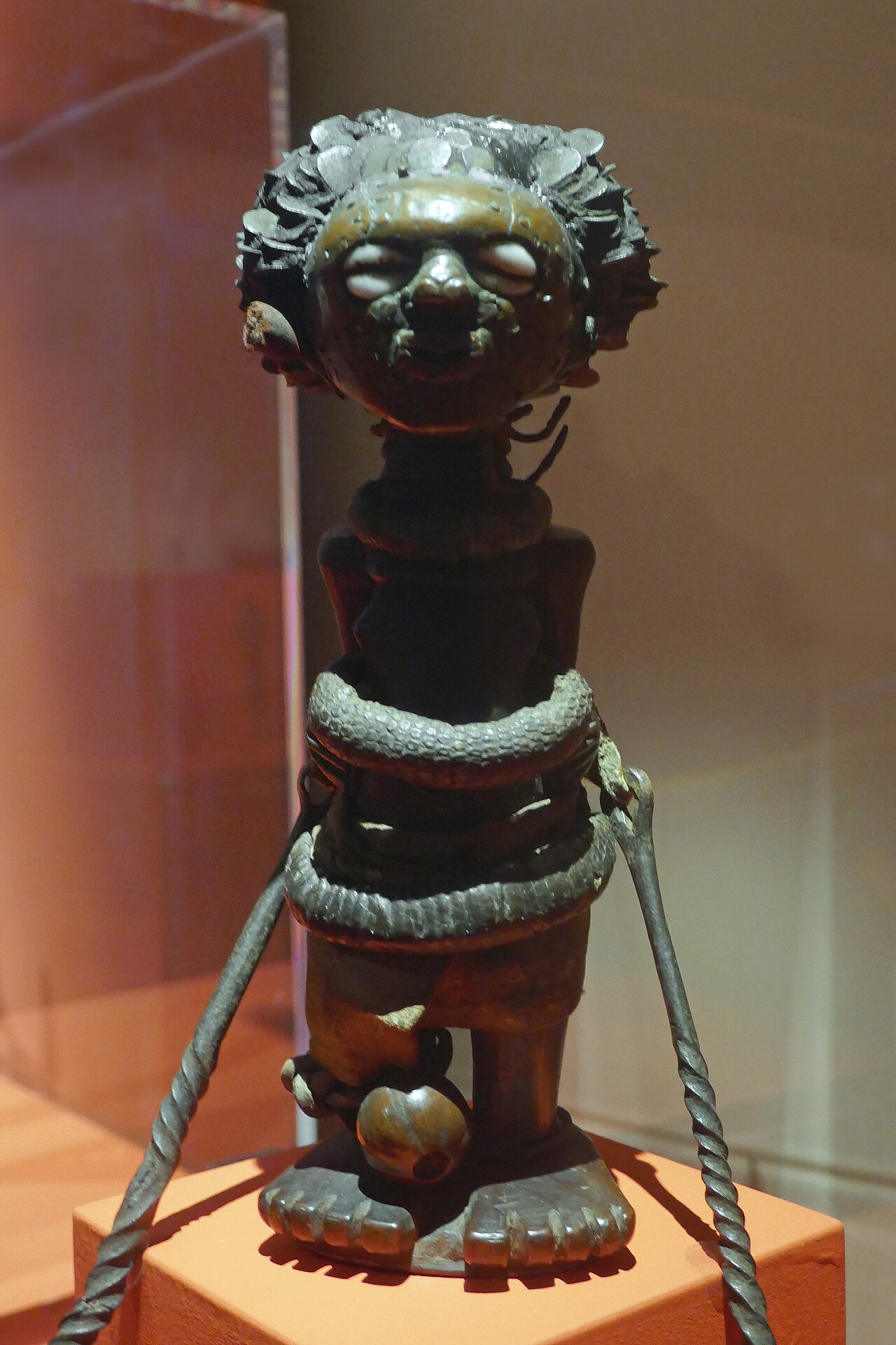 Figure protectrice nkishi-Songye-Musée africain de Namur (3) — Ji-Elle