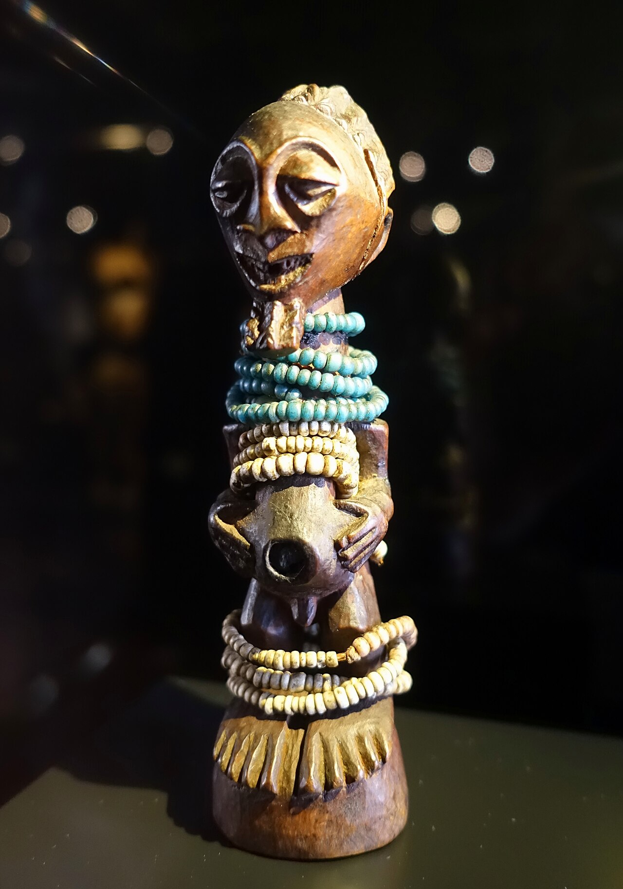 Nkisi figure, Songye, Democratic Republic of the Congo, 1800s, wood, glass - Rautenstrauch-Joest-Museum - DSC00274 — Daderot