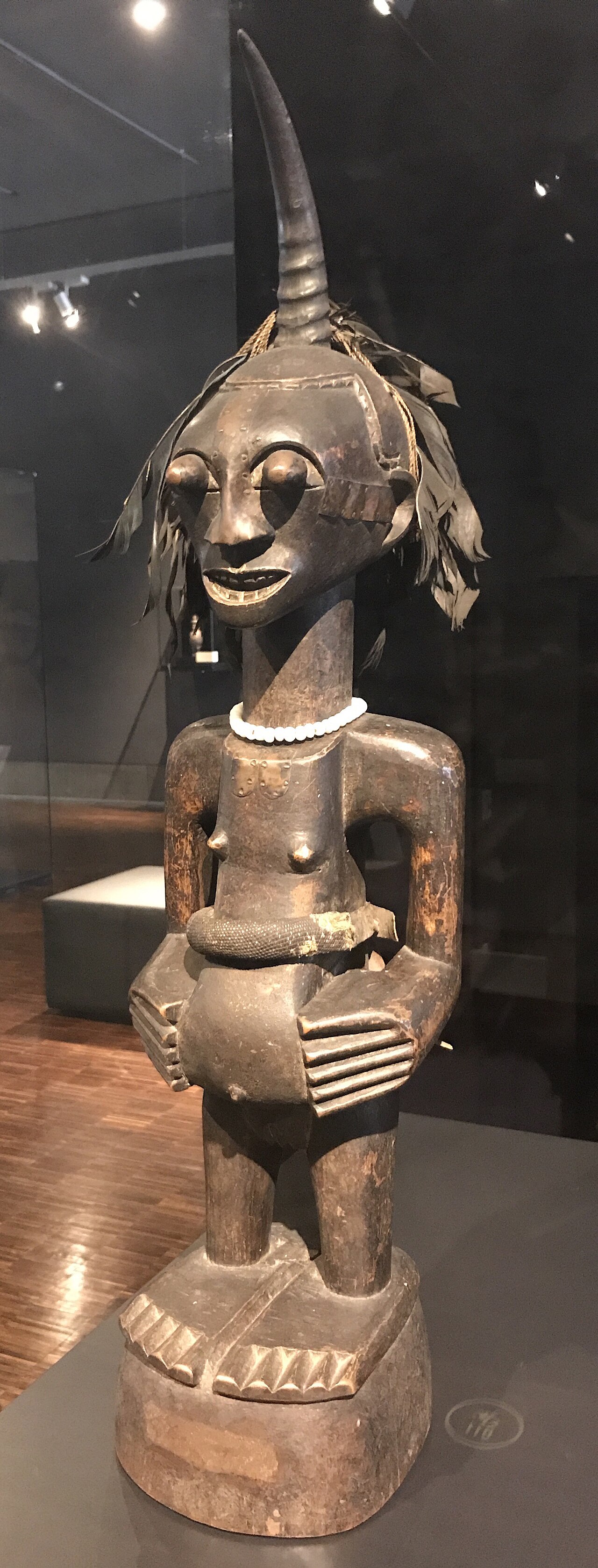 Nkisi figure with horn, Songye, DR Congo, early 20th century - Rautenstrauch-Joest-Museum - Cologne, Germany — Marsupium