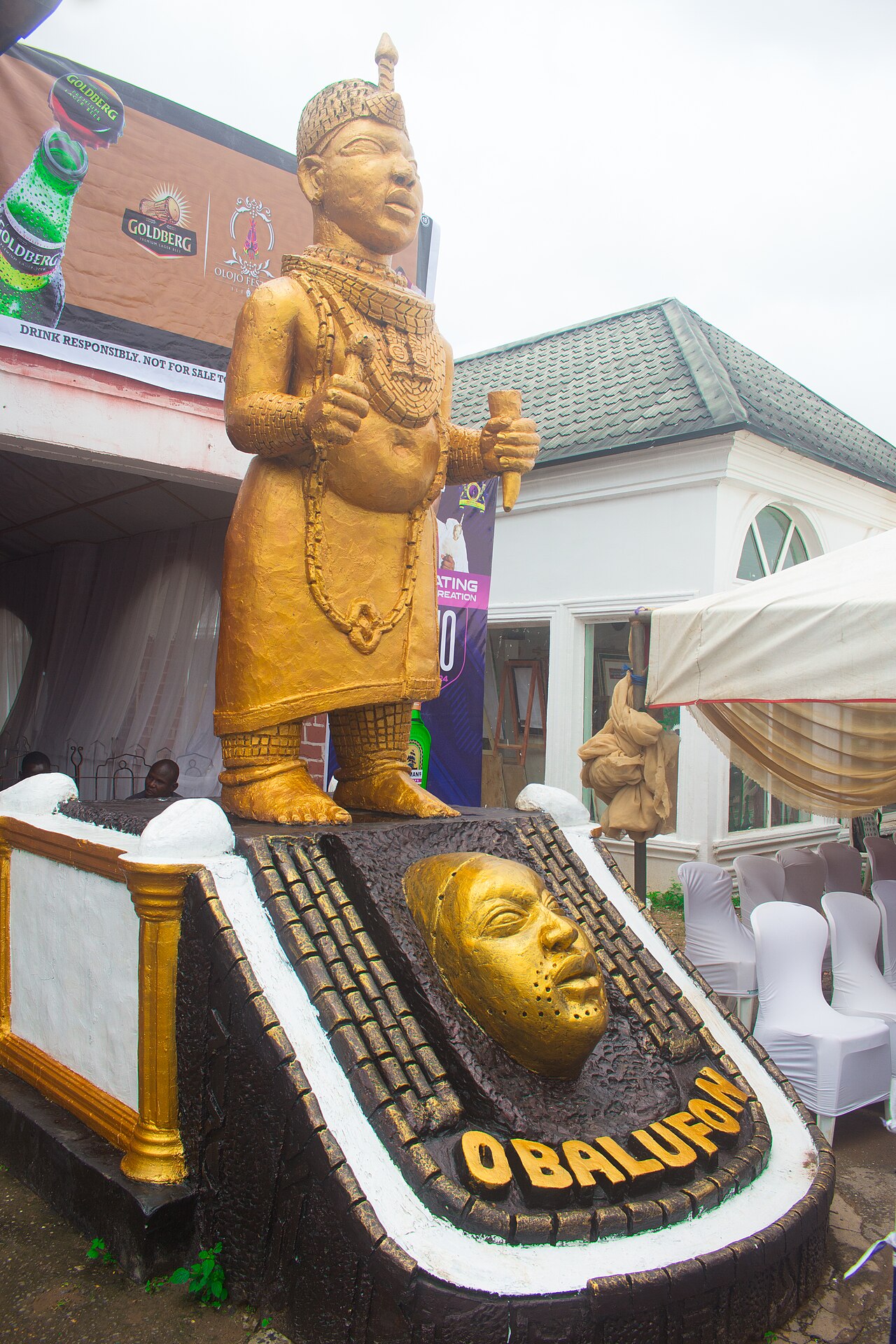 Ooni of Ife Palace Monument 03