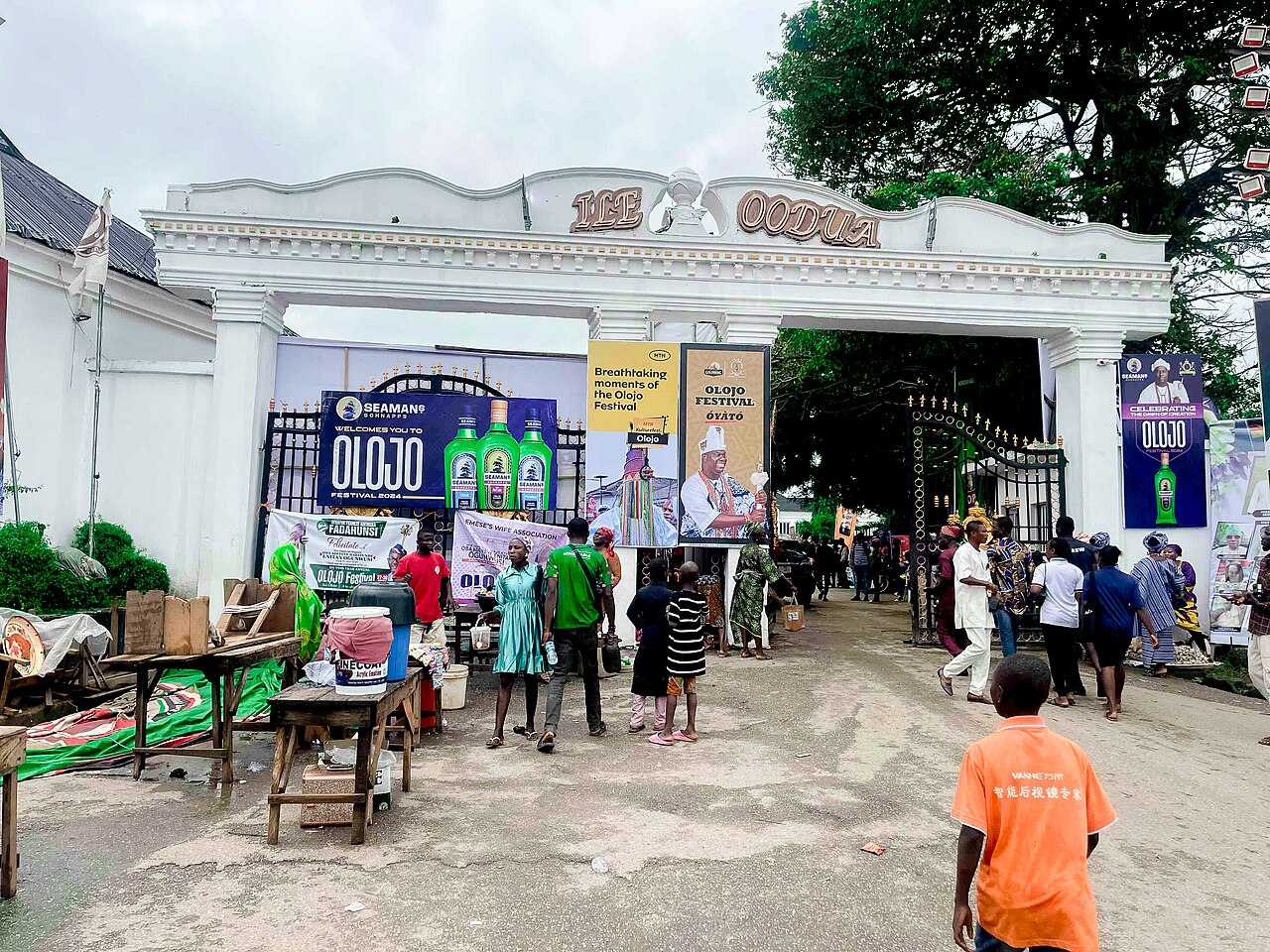 Ooni of Ife Palace Monument 01